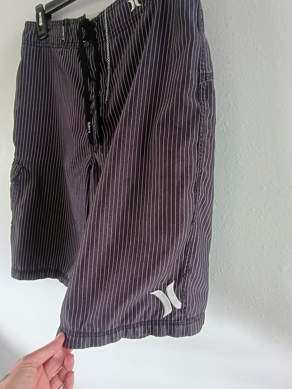 Hurley Black Burgundy Striped Board Shorts Surf Swim Trunks Mens 31 - Picture 2 of 8